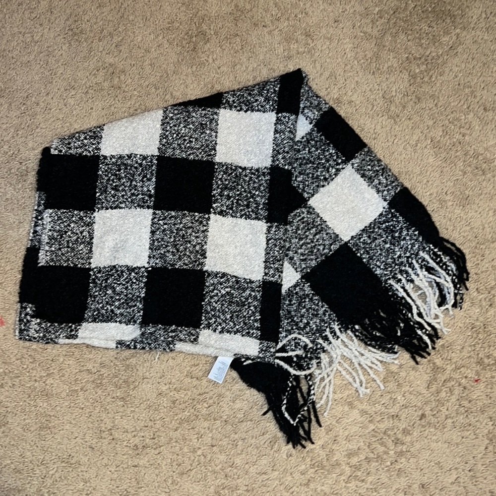 OVERSIZED AE WRAP SCARF